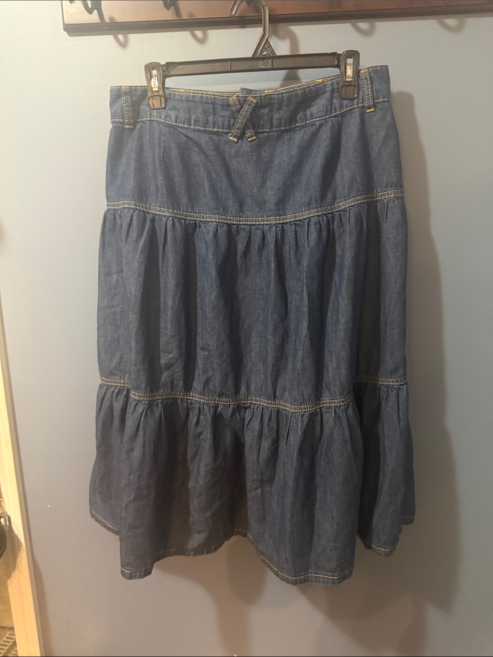 Time and Tru Dark Blue Button-Front Tiered Denim A-Line Skirt - Picture 5 of 8